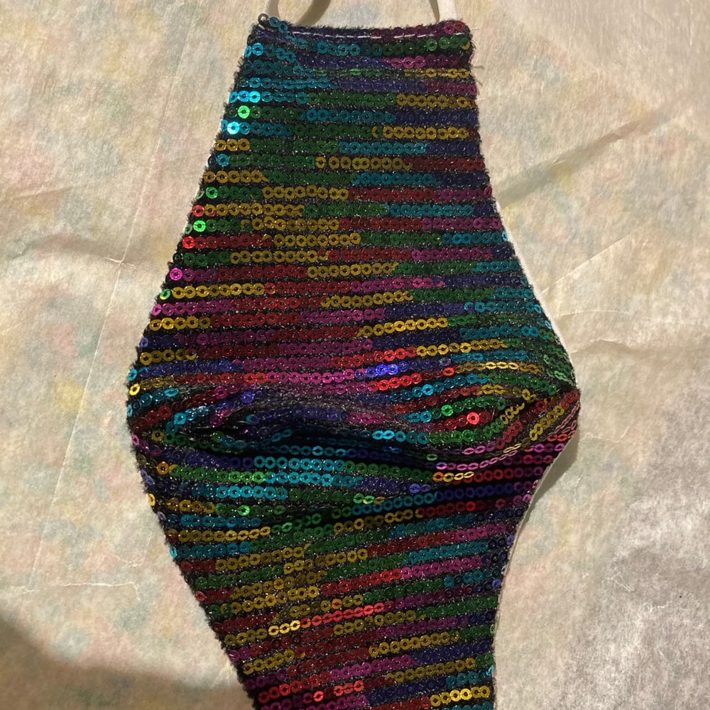 HOLIDAY GLAM FACE MASK - Picture 8 of 9